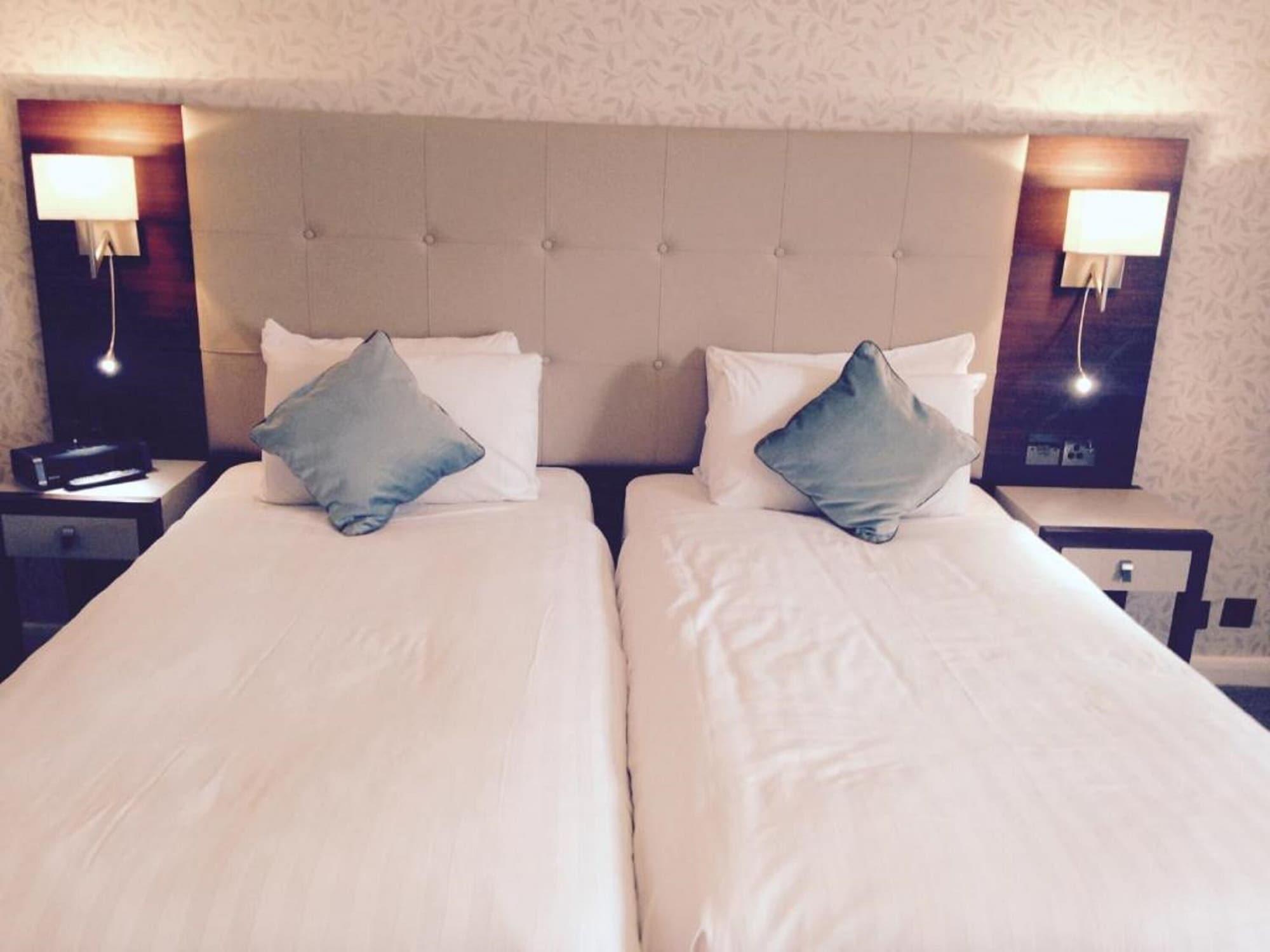 Best Western Red Lion Hotel Salisbury Extérieur photo